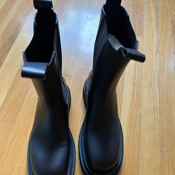 Bottega Veneta Lug Boots - Picture 4 of 9